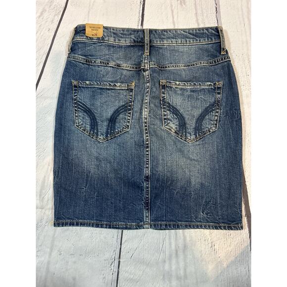 NWT Hollister Ultra High-Rise Skirt Jean Button Distressed Size 3 W26 - Picture 2 of 5